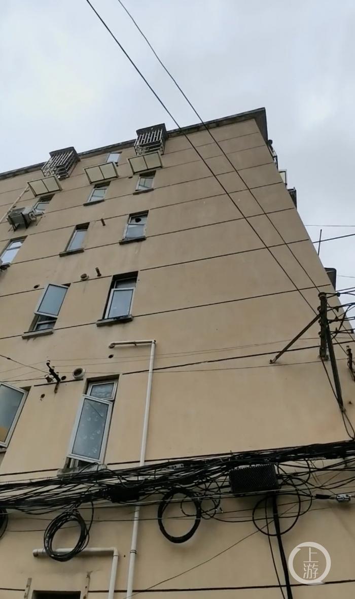▲案发小区是上海长宁区一处老旧小区,大多数房屋都被出租。图片来源/受访者供图