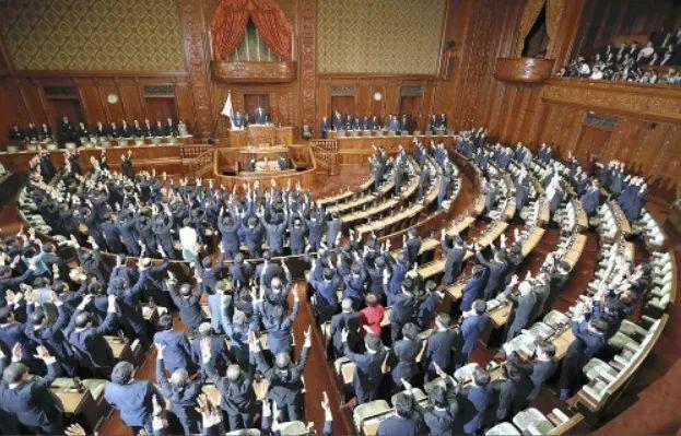 ▲资料图片:2017年9月,日本国会众议院解散现场。(《读卖新闻》)
