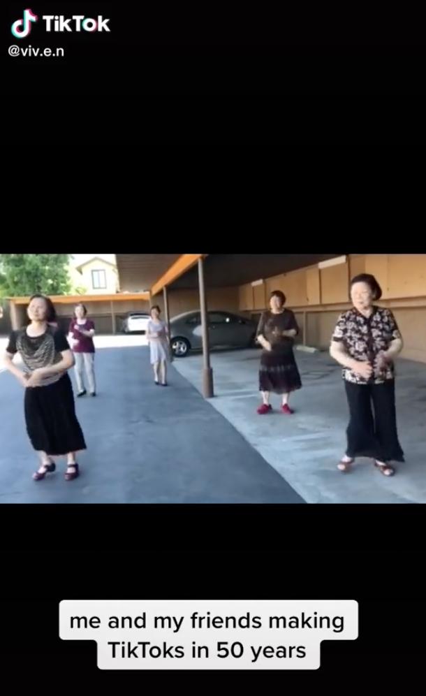 ▲50年后,我和我的朋友就像奶奶这样拍TikTok