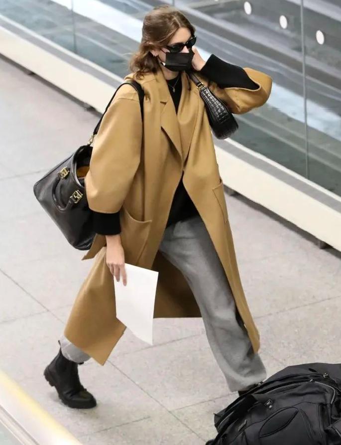 大衣:Loewe