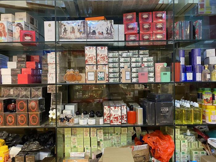 高度同质化的大牌仿品 时代财经摄