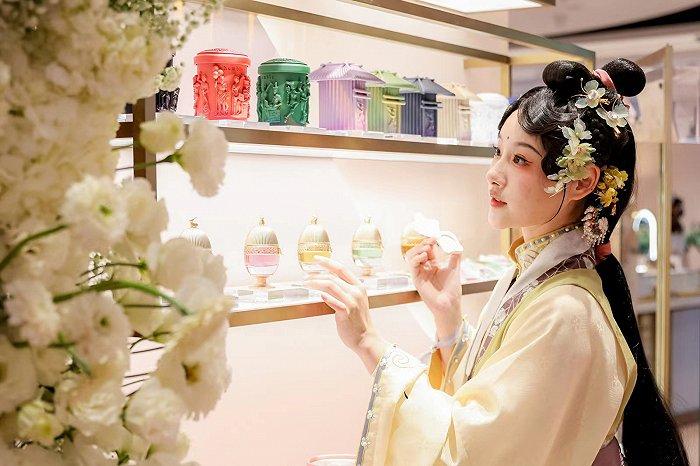 图片来源:诗与万花镜