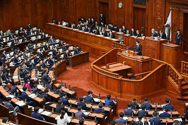 当地时间2021年12月6日,日本第207次临时国会开幕。人民视觉 图