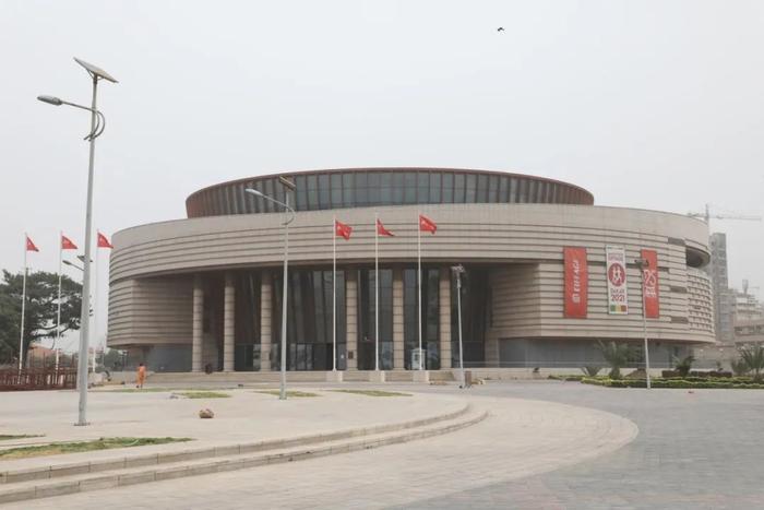 中国援建的塞内加尔国家大剧院。周輖摄