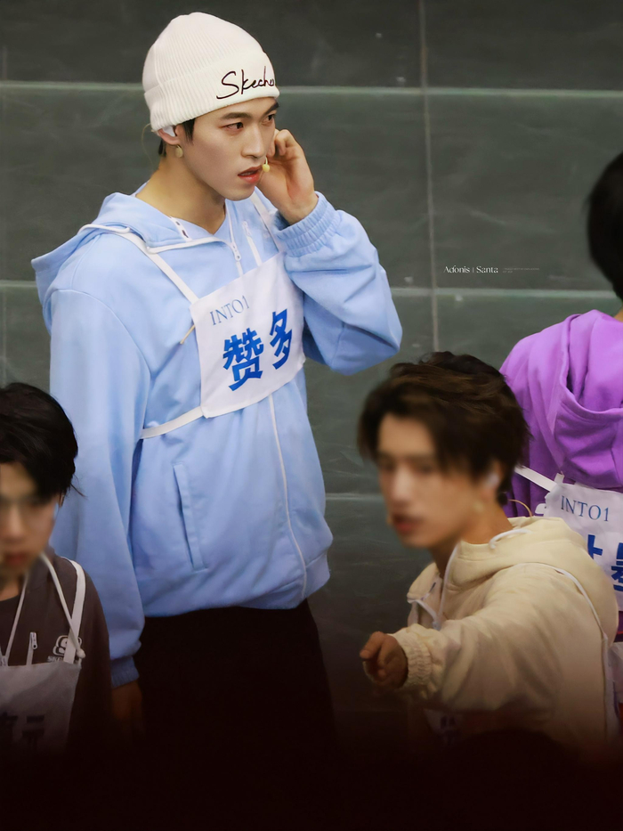 赛后主帅盛赞团队表现 称胜利属于每一位拼搏的球员