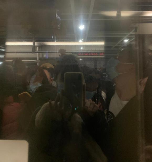 珠江新城站冒烟停电？广州地铁回应：系乘客误触灭火器