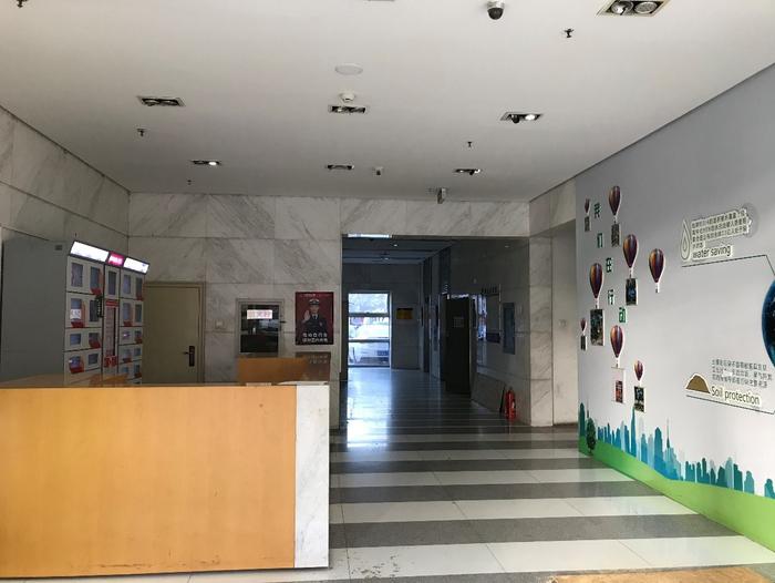 后现代城B区5号楼一层布置为写字楼前台。