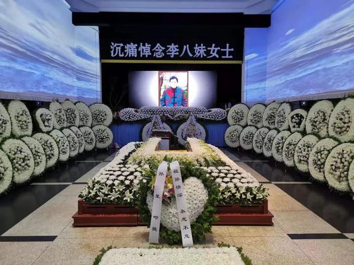 俞敏洪母亲追悼会现场。 微信公号“老俞闲话” 图