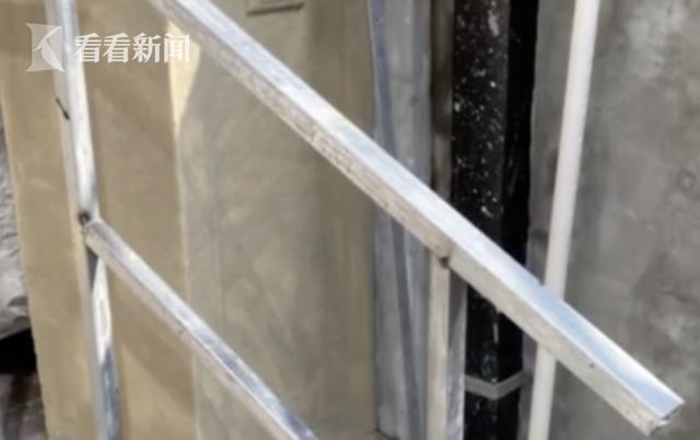 南昌路:老建筑修旧如旧 金属扶手栏杆引争议