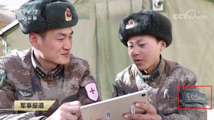 图片说明:注意战士的臂章 央视截图
