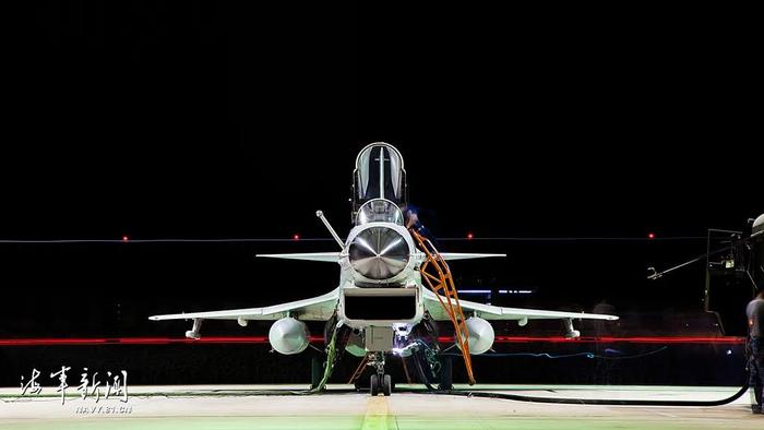 海军航空兵装备的歼-10战斗机。
