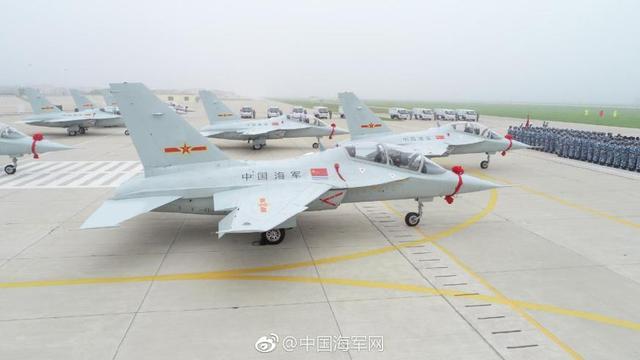 有了先进的战斗机,还需要先进的教练机培养飞行员。