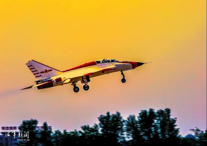 近年来,海军航空兵教练机装备体系也有了很大的变化。