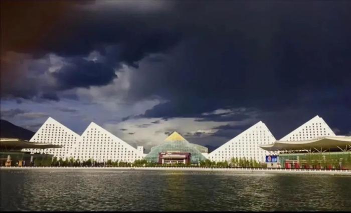 ▲拉萨圣地天堂。此情此景,文字很难描述其意义。