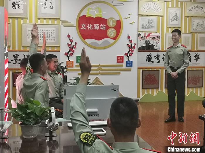 军营“奇葩说”现场。中新网记者 宋宇晟 摄