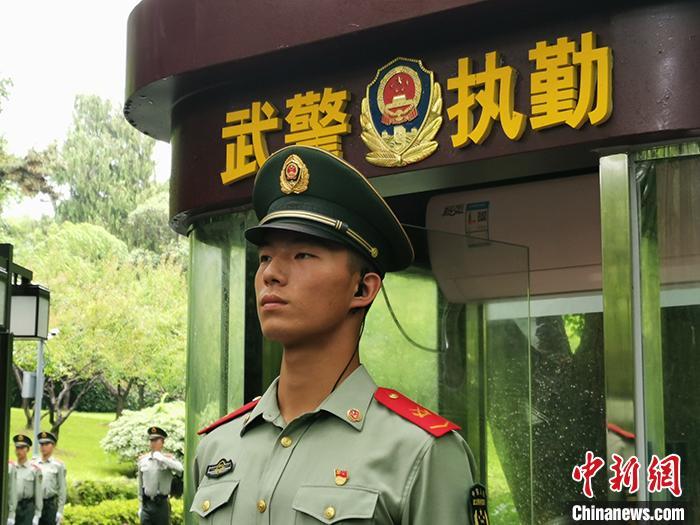 武警湖北总队执勤支队执勤九中队战士。中新网记者 宋宇晟 摄