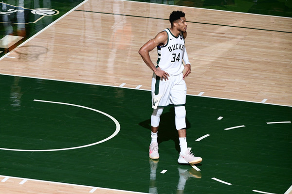 字母哥强势挑战凯尔特人防线东部豪强的碰撞一触即发