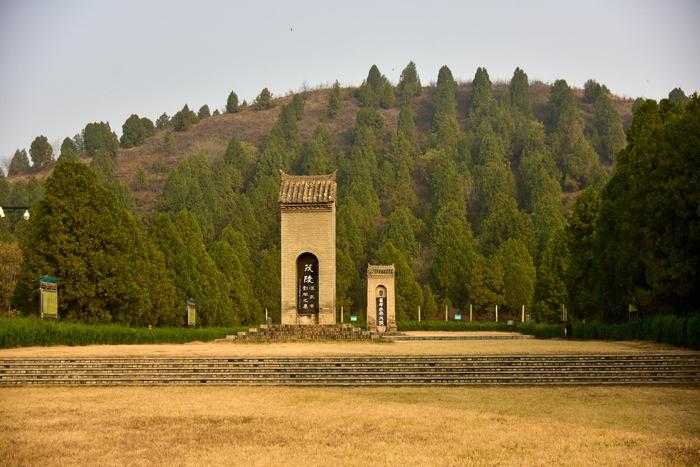 “五陵年少今市东，银鞍白马度春风”，李白眼中的汉陵今何在