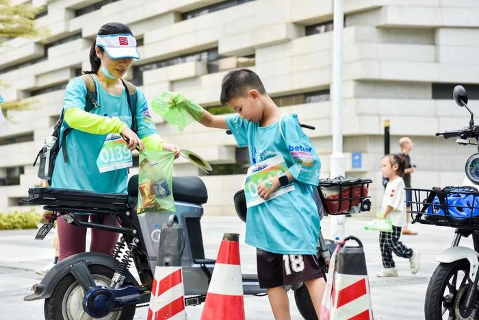 来云门NewPark看展啦！在商场中心种下一片森林，还有更多礼品等你来哦～