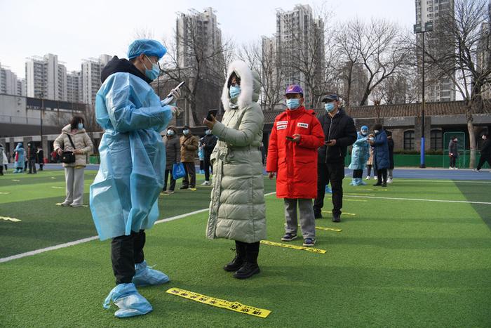 上海本土新增2+3，三人为奶茶店员工，一地调为中风险！深圳新增两个中风险地区，临近春节疫情如何防控？