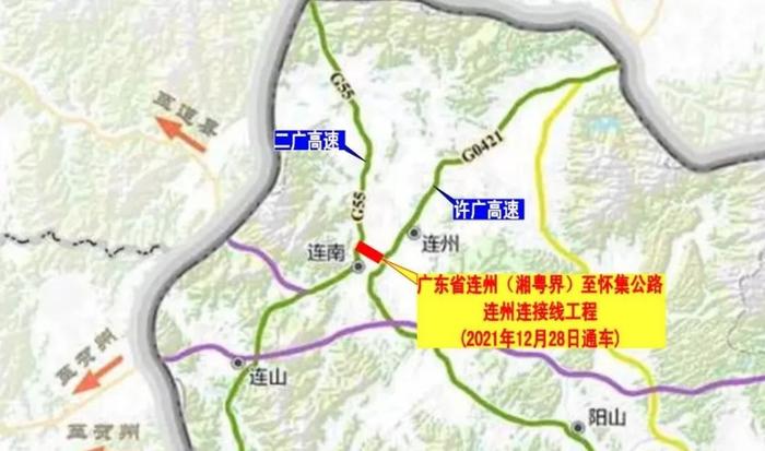 犹如绿野山川上飘过的黑丝带！这条道路设计快省舒畅又美观