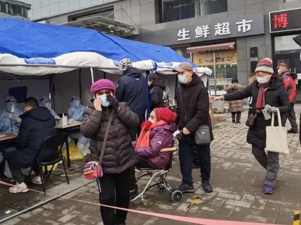 新闻晚8点丨北京新增本土5+4详情公布，一包子店已有5人感染