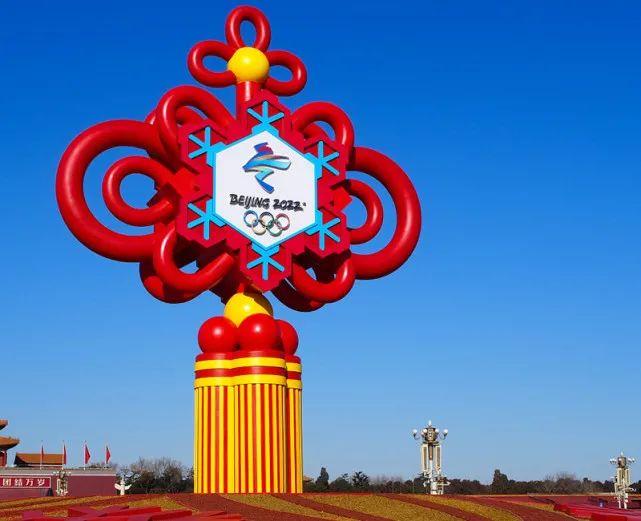 ▲北京冬奥会前,天安门广场中心布置巨型中国结。图源:视觉中国