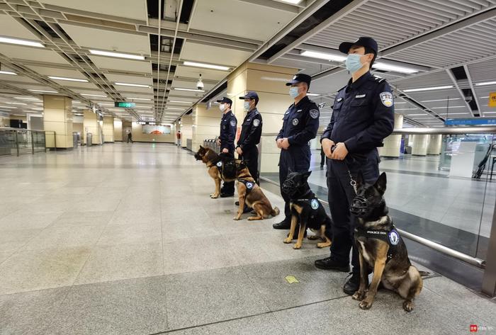 新春走基层｜走进深圳老街地铁站警务室  感受“地铁警察”的工作日常