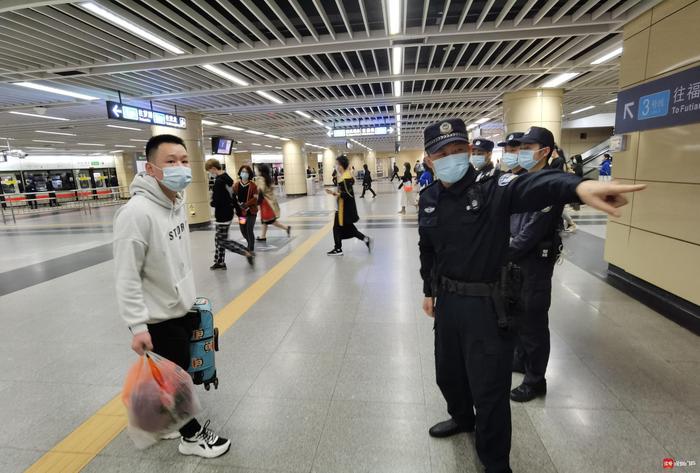 新春走基层｜走进深圳老街地铁站警务室  感受“地铁警察”的工作日常