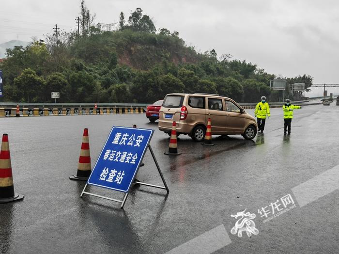 后排乘客不系安全带？重庆重点整治此类违法行为