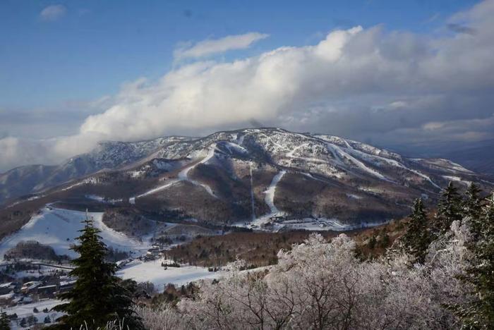 日本与意大利的最大雪场，冬奥会的一亏一盈