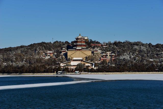 北京虎年首场降雪过后 颐和园放晴雪后景色美