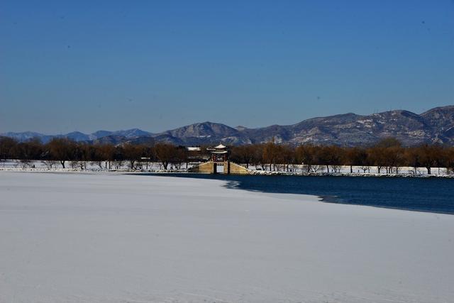 北京虎年首场降雪过后 颐和园放晴雪后景色美