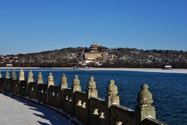 北京虎年首场降雪过后 颐和园放晴雪后景色美