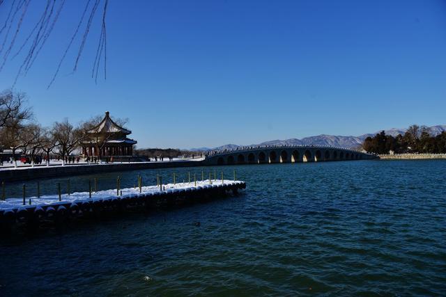 北京虎年首场降雪过后 颐和园放晴雪后景色美