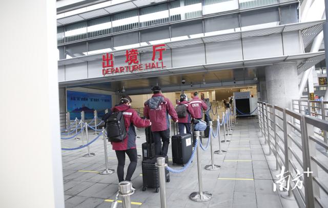 风雨同舟，同心抗疫！首批“国家队”从深圳湾口岸赴香港驰援