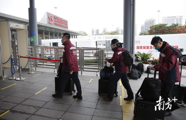 风雨同舟，同心抗疫！首批“国家队”从深圳湾口岸赴香港驰援