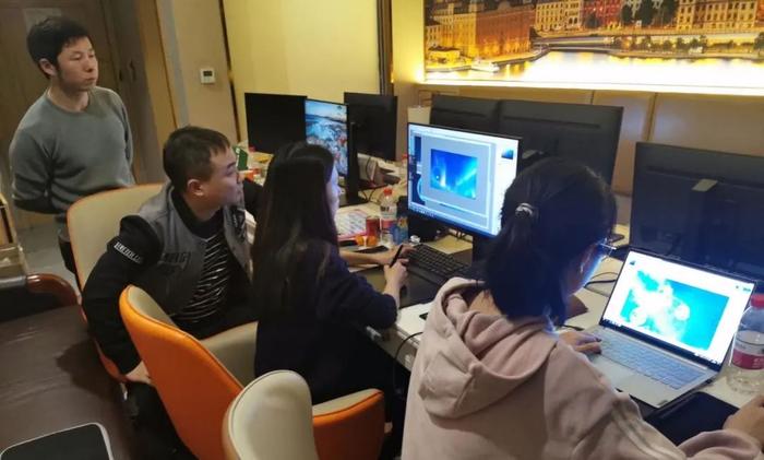 (幕后团队 图源:洲明科技)