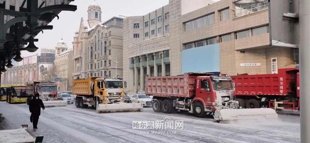 哈尔滨全市主干街路积雪清理完毕 今天还会有阵雪，交警部门发布提示