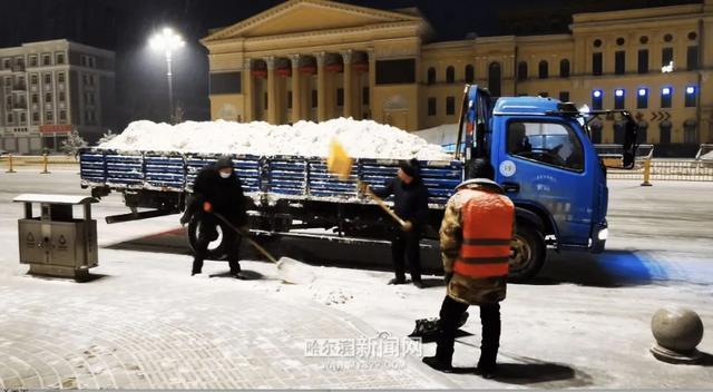 哈尔滨全市主干街路积雪清理完毕 今天还会有阵雪，交警部门发布提示