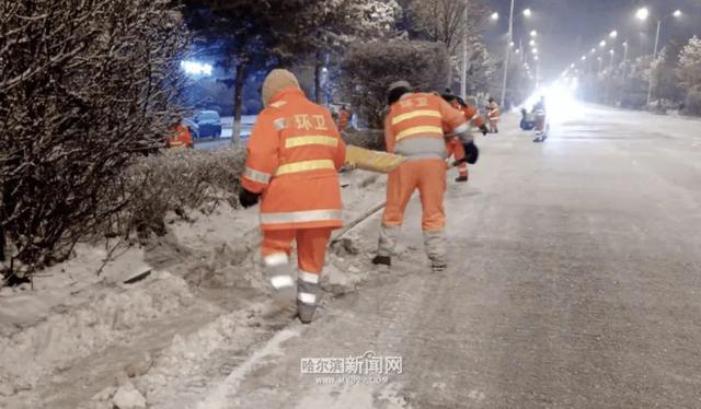 哈尔滨全市主干街路积雪清理完毕 今天还会有阵雪，交警部门发布提示