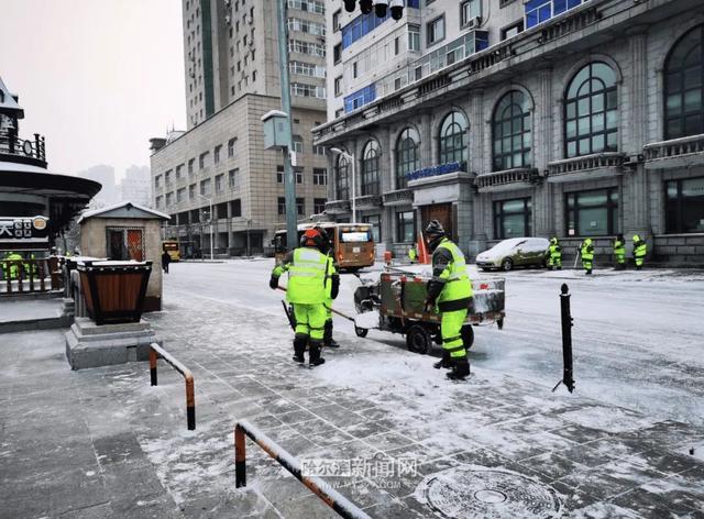 哈尔滨全市主干街路积雪清理完毕 今天还会有阵雪，交警部门发布提示