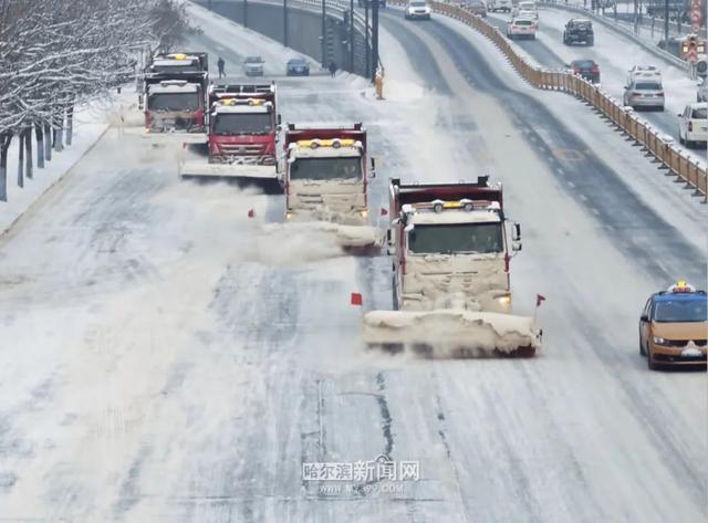 哈尔滨全市主干街路积雪清理完毕 今天还会有阵雪，交警部门发布提示