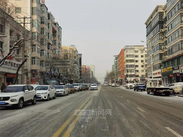 哈尔滨全市主干街路积雪清理完毕 今天还会有阵雪，交警部门发布提示