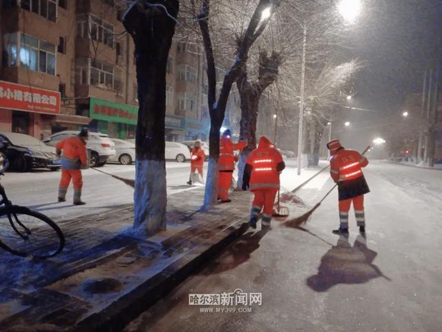 哈尔滨全市主干街路积雪清理完毕 今天还会有阵雪，交警部门发布提示