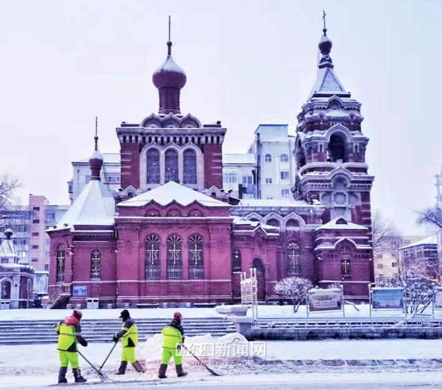 哈尔滨全市主干街路积雪清理完毕 今天还会有阵雪，交警部门发布提示