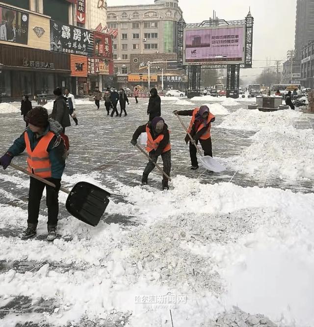 哈尔滨全市主干街路积雪清理完毕 今天还会有阵雪，交警部门发布提示