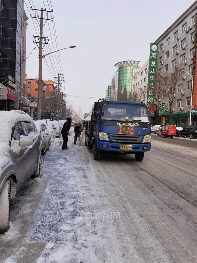 哈尔滨全市主干街路积雪清理完毕 今天还会有阵雪，交警部门发布提示