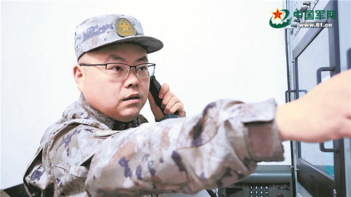 全国人大代表、中部战区空军某雷达旅三级军士长刘伟修:向战而行织“天网”