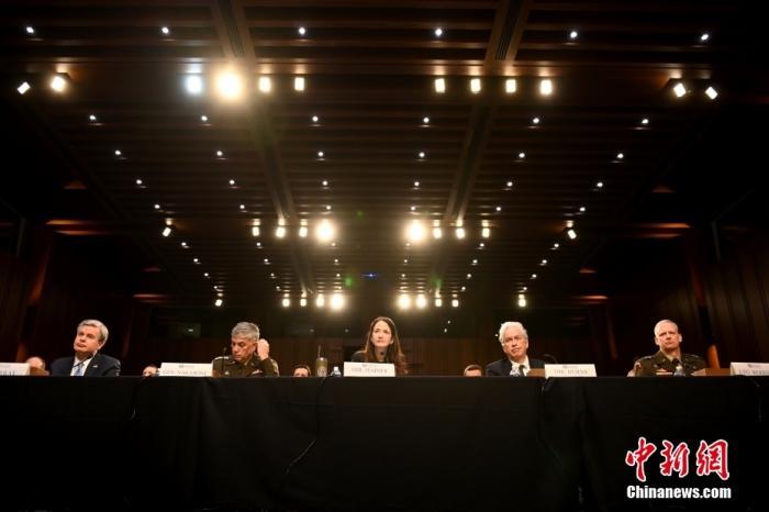 当地时间3月10日,美情报部门负责人就乌克兰局势出席国会参议院情报委员会听证会。中新社记者 陈孟统 摄